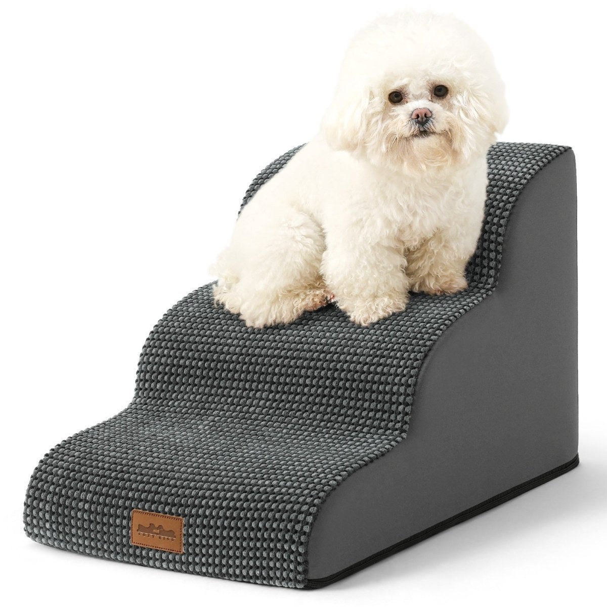 Dog sitting on a gray pet ramp with a white background#Color_Charcoal Grey