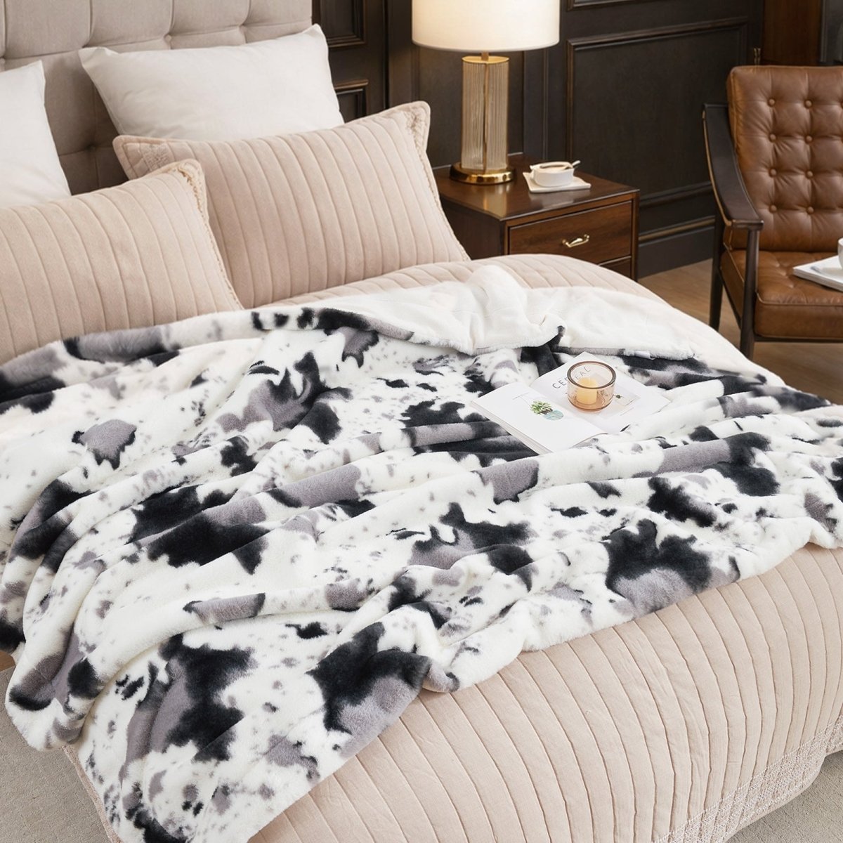 Cozy BlissBlack/Grey Cow
