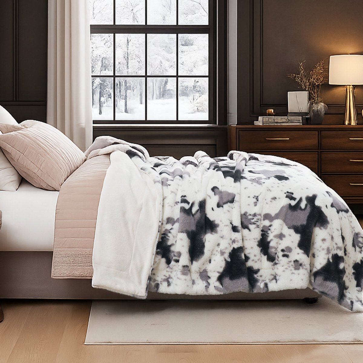 Cozy BlissBlack/Grey Cow